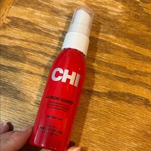 CHI 44 Iron Guard Thermal Protection Spray - Red